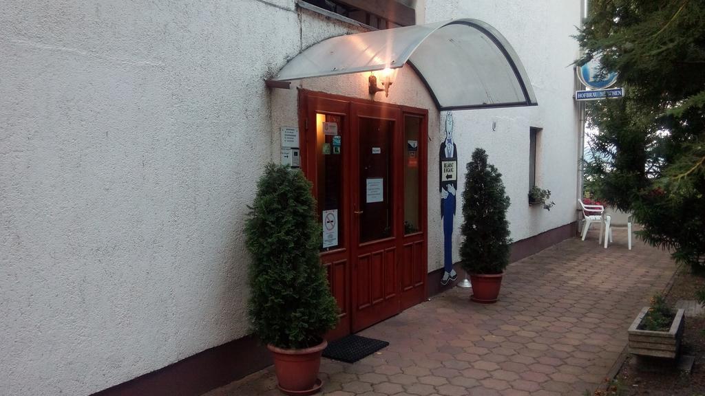 塔塔 Monika Panzio酒店 外观 照片