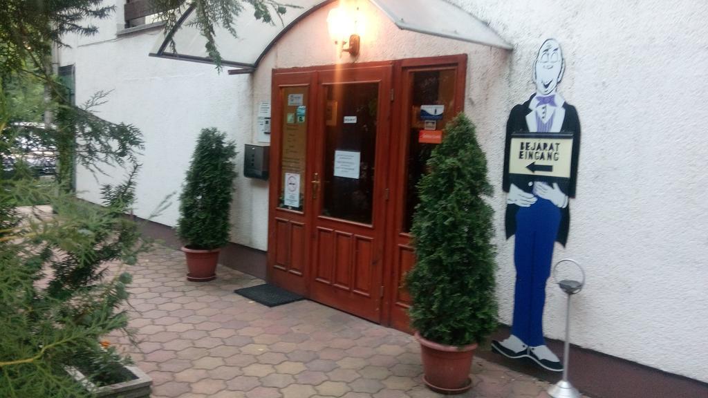 塔塔 Monika Panzio酒店 外观 照片